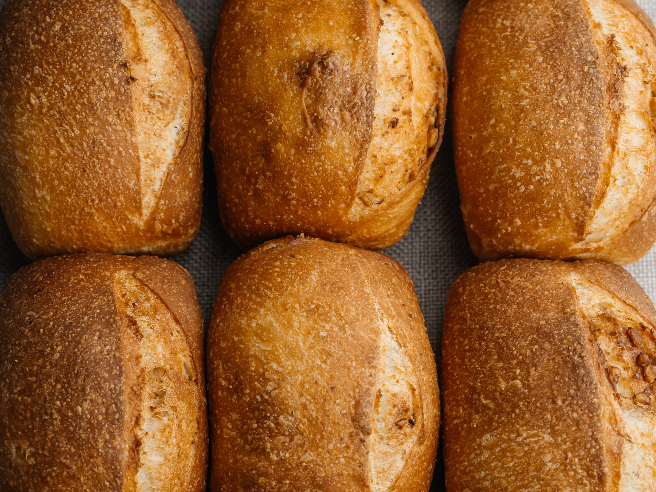 Frisch gebackenes Brot im Kiku Bistro